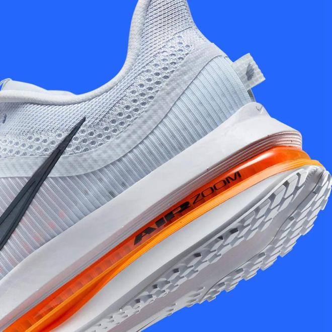 Nike跑鞋把能给的都给足了千亿·国际网站配置诱人！这双(图4)